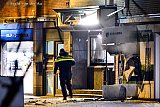 27-11-2019 Zundert - In het kerkdorp is de pinautomaat opgeblazen. Media moet op grote afstand blijven terwijl agenten er onbeschermd onderzoek doen. - Fotokrant