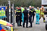 13-10-2022 Breda - Het pand is ontruimd en de agenten moesten buiten wachten tot de brandweer metingen had gedaan en het veilig is. - Fotokrant