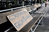 26-09-2023 Breda -  Tijdens de onthulling was er een stil protest. Ook werd na de onthulling de plaquette die geen jaartal bevat bespuugd. - Fotokrant