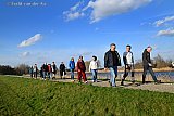 26-02-2026 Breda -  Bezorgde buurtbewoners uit de wijk Asterd hebben samen met raadsleden de oever van rivier De Mark, vanwaar men het terrein van de geluidsoverlast gevende 3 puinkrakers kan zien bezocht. - Fotokrant