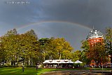 02-11-2025 Breda - Regenboog boven T-Huis in stadspark Het Valkenberg . - Fotokrant