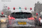 23-12-2022 Breda - De regen zorgt voor extra drukte in het kerstverkeer dat de stad in en uit wil om kerstinkopen te gaan doen. - Fotokrant