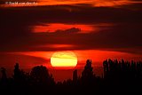 14-06-2019 Breda - Als de zon onder gaat hangen de regenwolken al boven de stad. - Fotokrant