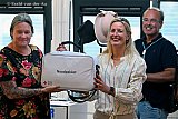 16-06-2026 Breda - Aan Regio manager Tamara Spitters van het Rode kruis de eer om de 1e  noodpakketten uit te delen. - Fotokrant