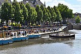 03-07-2025 Breda - Het is zomervakantie en een grote groep met onder meer Amsterdammers komt een rondvaart maken door  de singels. - Fotokrant