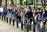 21-05-2022 Breda - Achter de lijkkist liepen veel boze jongeren. Boos omdat Pier 15 dicht moet Electron weggaat en Poppodium Phoenix waarschijnlijk failliet gaat. - Fotokrant