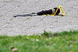 12-03-2019 Etten Leur - Op straat ligt een flink hakmes waarmee gedreigd zou zijn. - Fotokrant