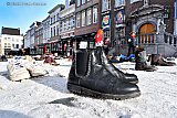 14-02-2021 Breda - Omdat vanwege het coronavirus carnaval niet door kan gaan in de huidige vorm. Zijn er vanochtend honderden schoenen op de Grote Markt neergezet. Deze symboliseren de duizenden carnavalsvierders die hier normaal hossen op de Grote Markt.  - Fotokrant