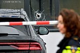 12-12-2023 Breda - Kogelgat in een pand aan de Druivenstraat nadat daar geschoten is. Het pand is afgezet en er vind een groot onderzoek plaats.  - Fotokrant