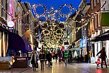 19-11-2021 Breda - Feestverlichting zorgt in de binnenstad voor extra sfeer. Het land wacht in spanning af of er een lockdown komt om de hoge besmettingscijfers terug te dringen.  - Fotokrant
