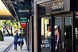 05-09-2023 Breda - Kledingketen Shoeby zit in de financiele problemen. Dit zou alles te maken hebben met de gevolgen van de coronacrisis. Het bedrijf zoekt naar een oplossing en probeert een faillisement te voorkomen. - Fotokrant