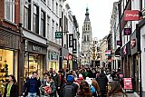 06-12-2025 Breda - Het was topdrukte tijdens het doen van de  kerstinkopen in de binnenstad. Je kon er over de koppen lopen.  - Fotokrant