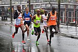 06&ndash;10-2019 Breda - Kopgroep van de halve marathon van de Bredase Singelloop in de stromende regen op een lege haven. Met links de latere winnaar Benhane Tesfay. - Fotokrant