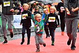 06&ndash;10-2019 Breda - Bij kinderen gingen de armen de lucht in als de finish van de familieloop in zicht kwam. - Fotokrant