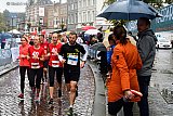 06&ndash;10-2019 Breda - Zelfs het publiek aan de kant deed oefeningen om de spieren soepel te houden. - Fotokrant