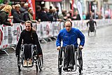 06&ndash;10-2019 Breda - Deelnemers in rolstoelen strijden voor de 1e plaats in de Halstraat. - Fotokrant
