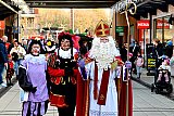 30-11-2024 Breda - Sinterklaas en zijn pieten bezochten winkelcentrum Heksenwiel. - Fotokrant