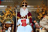 04-12-2020 Breda-  Om toch nog een beetje het sinterklaasgevoel te krijgen hebben stadsgenoten een pop van sinterklaas voor hun woning neergezet. - Fotokrant