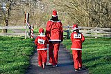 17-12-2023 Breda - De laatste deelnemers deden het rustig aan en hielden het bij wandelen. En met 10 C hadden ze er goed weer op. - Fotokrant