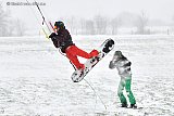 07-02-2021 Breda - De omgeving van de stad lijkt door sneeuwval veranderd in een wintersportplaats. Jongeren hadden de grootste lol tijdens het sneeuw kiten op een weiland. - Fotokrant