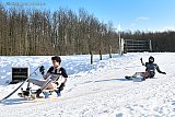 09-02-2021 Breda - Jongeren hebben de grootste lol. Met een dikke spanband hebben ze sleetjes achter een auto gebonden en glijden over de spekgladde wegen. - Fotokrant