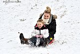 08-02-2021 Breda - Moeder en dochter genoten volop van de sneeuw. - Fotokrant