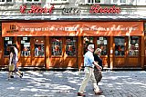 31-05-2020 Breda - Bij t Hart van Breda is een welkoms spandoek aan de pui gehangen. - Fotokrant