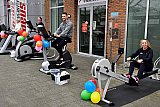 27-02-2021 Breda - Omdat de lockdown ze te lang duurt en ze open willen voerde 300 sportscholen in het land actie door op gepaste afstand buiten voor hun zaak te sporten. - Fotokrant