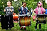 27-08-2021 Breda- In de wijk Hoge Vucht is de 1e stadscamping geopend.. Kinderen rammen tijdens de opening op trommels.  - Fotokrant