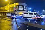 01-01-2019  Breda - In het 1e uur van het nieuwe jaar heeft een steekpartij plaatsgevonden op de Tramsingel. Daders worden in arrestantenbus afgevoerd naar het cellencomplex.Tijdens het onderzoek is er ook nog op agenten ingereden met een auto. - Fotokrant