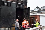 26-11-2020  Breda - Experts bekijken de schade aan het stroomhuis in de wijk Hoge Vucht dat afgelopen nacht in brand is gestoken. De schade loopt op tot 50.000 euro. Tegen het stroomhuis werden brandende containers gezet. 150 stroomaansluitingen zaten zonder stroom. - Fotokrant