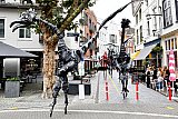 02-10-2021 Breda -  Het ging om straattheater van de groep Close-Act. Deze liet 12 wezens door de binnenstad lopen op verzoek van Breda Buiten om het zomerprogramma dat speciaal vanwege de coronacrisis was opgezet af te sluiten. - Fotokrant