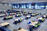 21-03-2019 Breda - In de sporthal zijn verschillende teltafels gemaakt. Hieraan zitten telteams. - Fotokrant