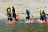11-09-2022 Prinsenbeek - Omdat De Kuil een ondiep gedeelte heeft kon een deel niet worden gezwommen maar kon men lopen. - Fotokrant