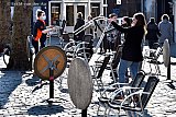 02-03-2021 Breda - Als het bericht komt dat de terrassen weer naar binnen moeten beginnen ze op de Grote Markt Zuid gelijk met opruimen van het terras. - Fotokrant