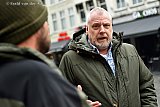 09-03-2023 Breda - De bekende advocaat Peter Schouten kwam langs en gaat de man helpen. De advocaat noemt het als sanctie 2 maanden op straat moeten leven een middeleeuwse straf. Schouten heeft Team Thomas opgericht en gaat daklozen helpen. De advocaat noemt Team Thomas het 1e snelle interventieteam voor daklozen. - Fotokrant