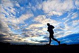 19-09-2022 Breda - Nog even en de Singelloop gaat van start. In het buitengebied zijn sporters individueel al volop aan het trainen.  - Fotokrant