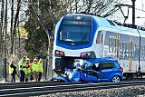 24-03-2019 Breda - Nabij Prinsenbeek is een ernstig treinongeval gebeurd. Gelukkig vielen er geen slachtoffers.De inzittende konden op tijd de auto verlaten. - Fotokrant