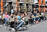 28-04-2021 Breda - Op de Grote Mark Zuid was het terras al binnen een uur vol. - Fotokrant