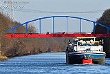 18-12-2020 Breda-  Vertrouwen vaart over het Markkanaal van Breda naar Ter Aalst. - Fotokrant