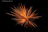 01-01-2021 Breda - Ondanks een vuurwerkverbod explodeert er boven de wijk Haagse Beemden enorm groot vuurwerk. Meer dan 50 heftige explosies waren te horen. In de lucht waren enorme sterren van vuurwerk te zien.  - Fotokrant