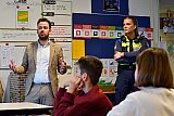21-11-2025 Breda - Kinderen van KBS De Kievitsloop kregen bezoek van wethouder Arjen van Drunen en een handhaver tijdens een speciale vuurwerkles. De wethouder vertelde dat er in de wijk Haagse Beemden nu al veel vuurwerkklachten zijn .  - Fotokrant