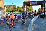 13-08-2022 Breda - Al vroeg zijn bij het stadion van NAC 2400 wielrenners gestart voor de toerrversie van de Vuelta. In verschillende groepen reden de toerrijders soms wel 150 km rond de stad. Publiek was er vrijwel niet.

 - Fotokrant