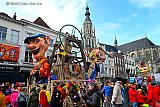 17-02-2026 Breda - Op de Grote Markt is het wagens kijken.  Er is veel belangstelling voor de winnaar CV De Meikevers. - Fotokrant
