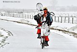08-02-2021 Breda - Wintersporter is na een dagje wintersport in Breda opweg naar huis. - Fotokrant