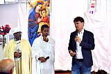 23-09-2023 Breda - In een flink gevulde Franciscuskerk sprak burgemeester Paul Depla de veelal Eritreeers die zich daar hadden verzameld toe. - Fotokrant