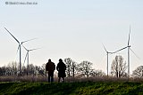 09-02-2023 Breda - Wandelen tussen de hollandse molens heeft een heel andere betekenis gekregen door de bouw van enorme windturbines. - Fotokrant