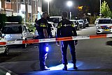18-10-2020 Breda - In de wijk Hoge Vucht in Breda is een woning beschoten de politie staat op straat met kogelwerende vesten en heeft de straat afgezet voor onderzoek.  - Fotokrant