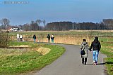 02-02-2025 Breda - Het is mooi weer en mensen gaan wandelen in de polder aan de rand van de stad. - Fotokrant