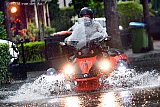 19-06-2019 Bavel - Code Oranje . 3 zware hoosbuien hebben in het kerkdorp voor wateroverlast gezorgd. - Fotokrant